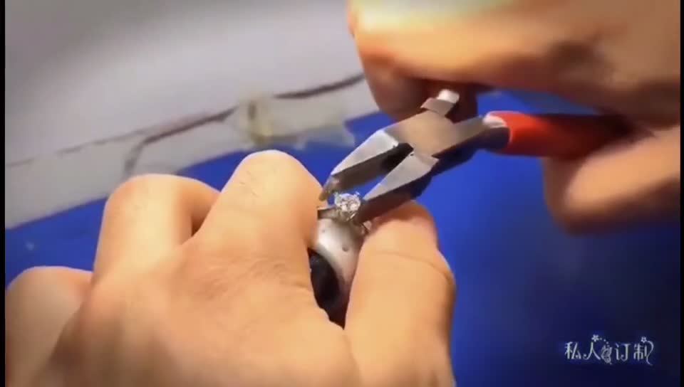 一克拉钻戒  GIA证书 J色  3EX完美切工