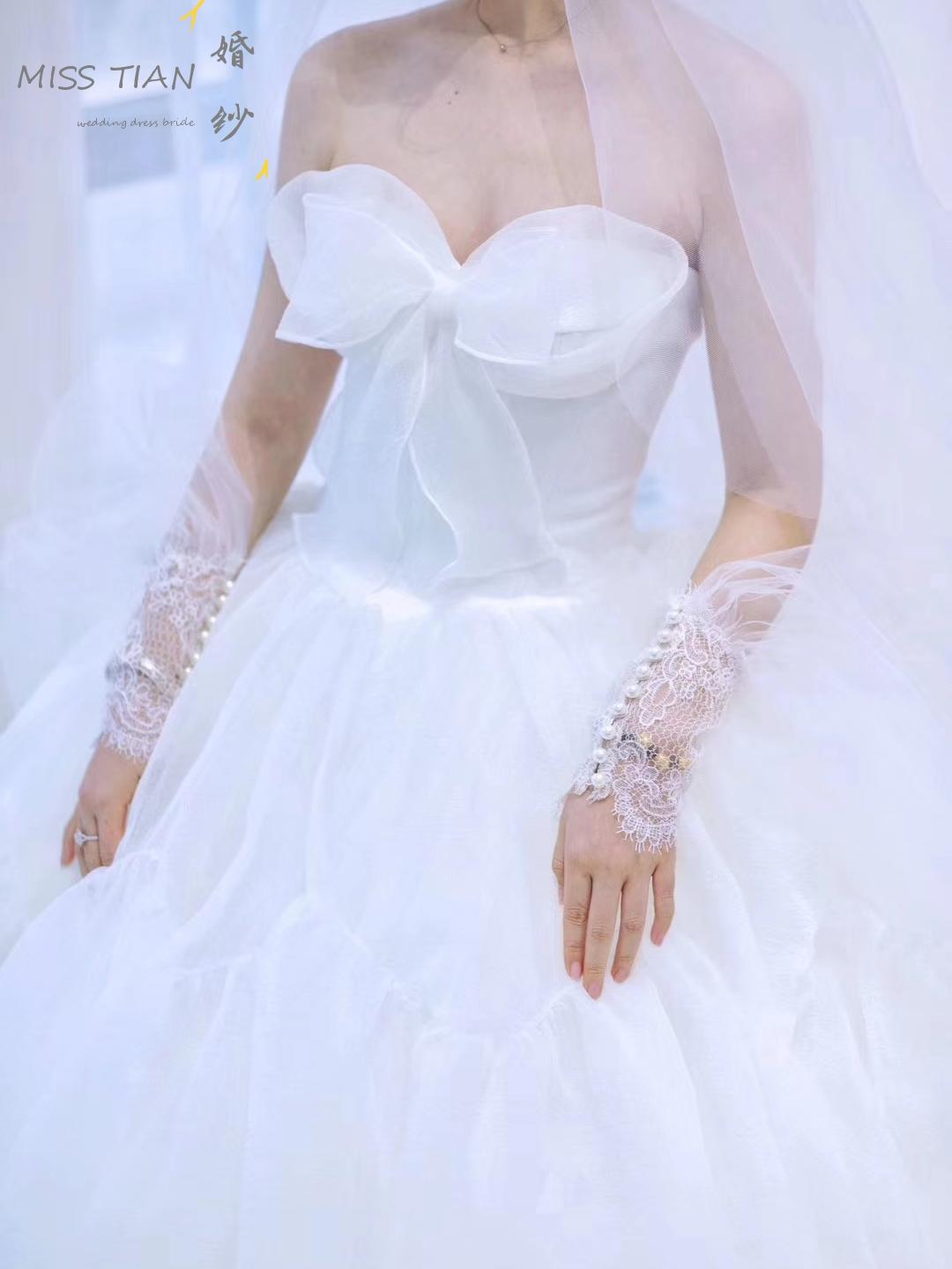 韩式简约抹胸蝴蝶结小拖尾婚纱