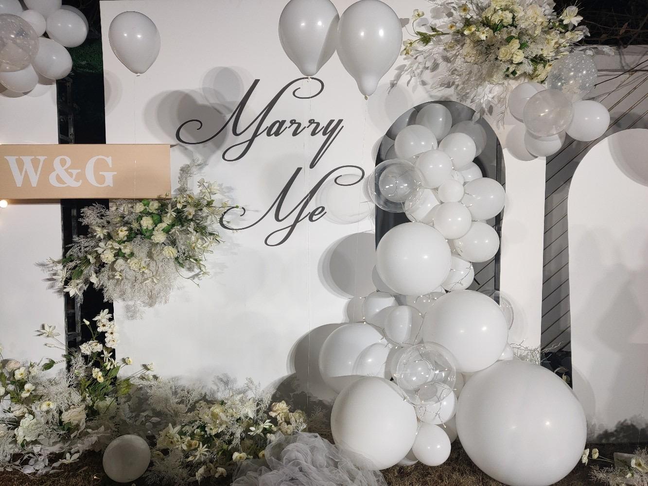 优比婚礼|白金色简约求婚布置