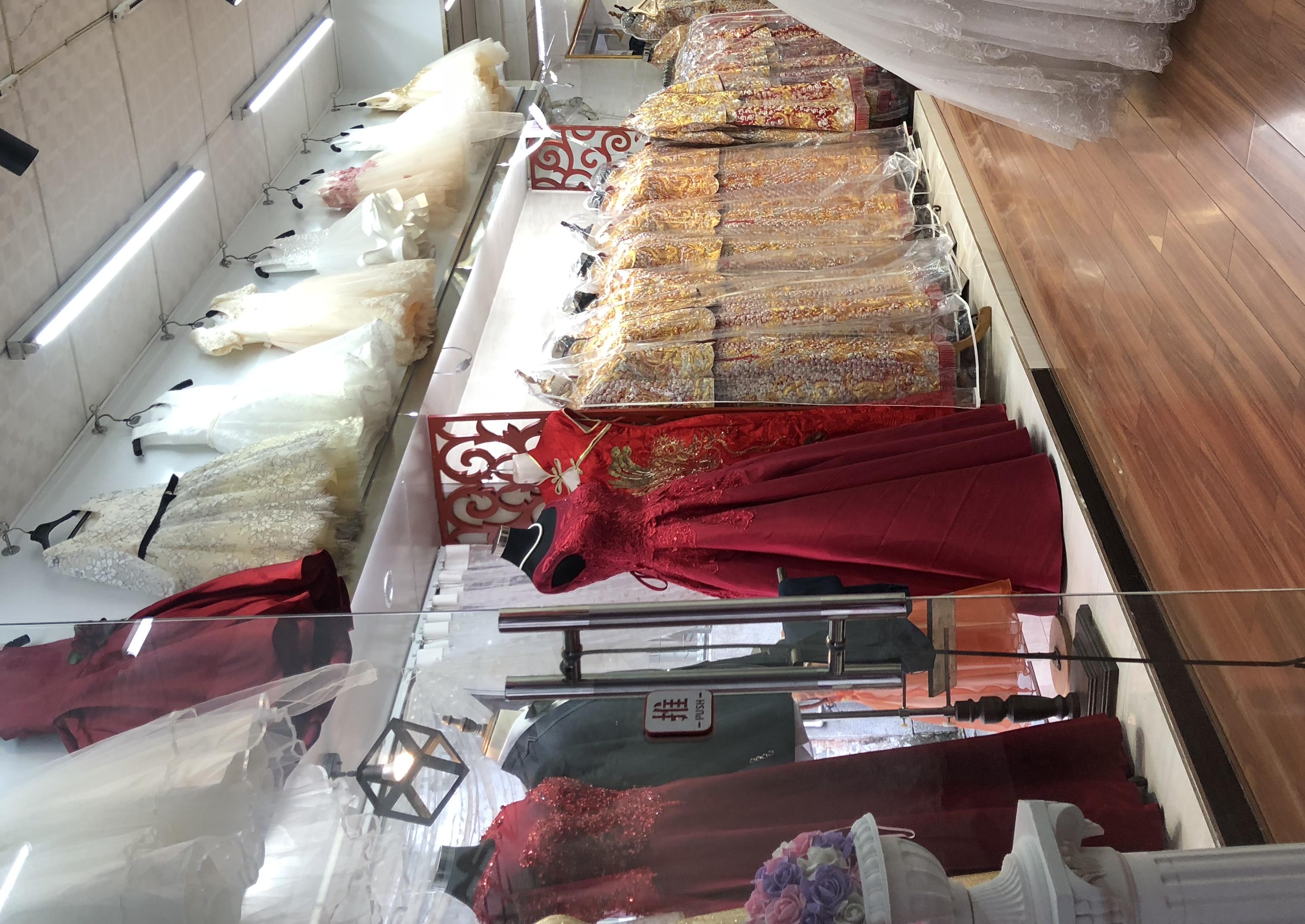 品诺婚纱礼服馆