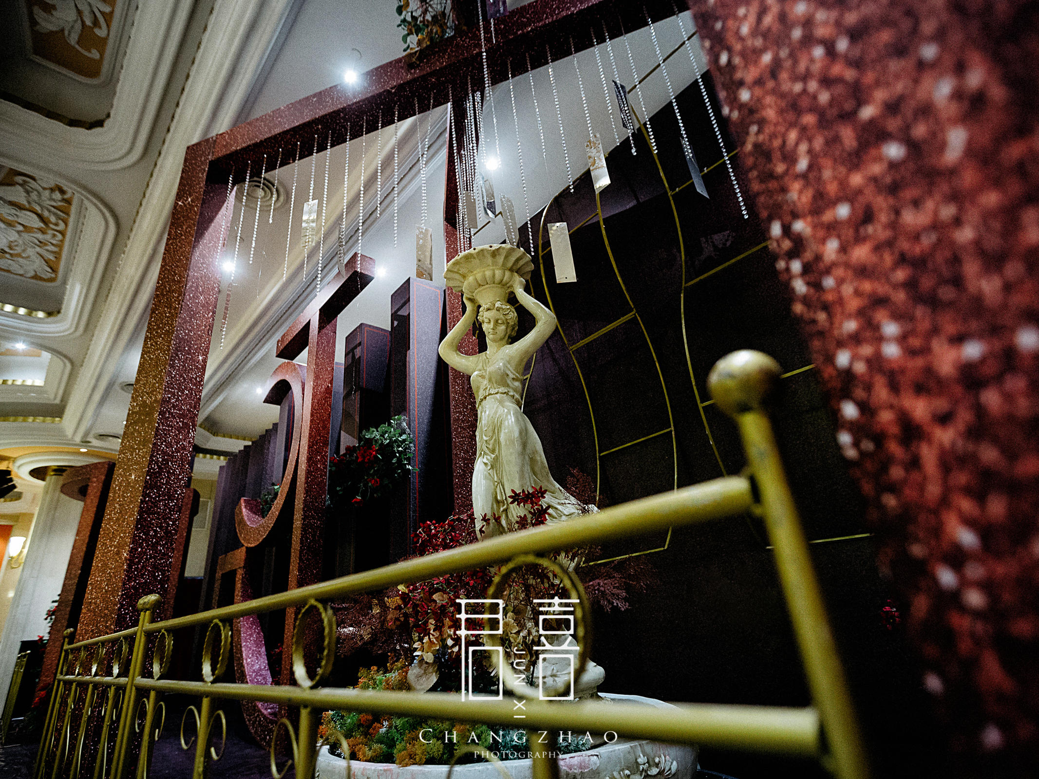 「红黑婚礼」黑色的冷艳邂逅红色的热烈