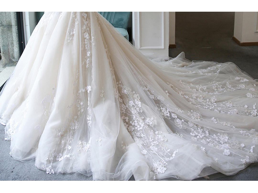 【阿兰婚纱馆】一字肩法式轻婚纱礼服含跟妆师