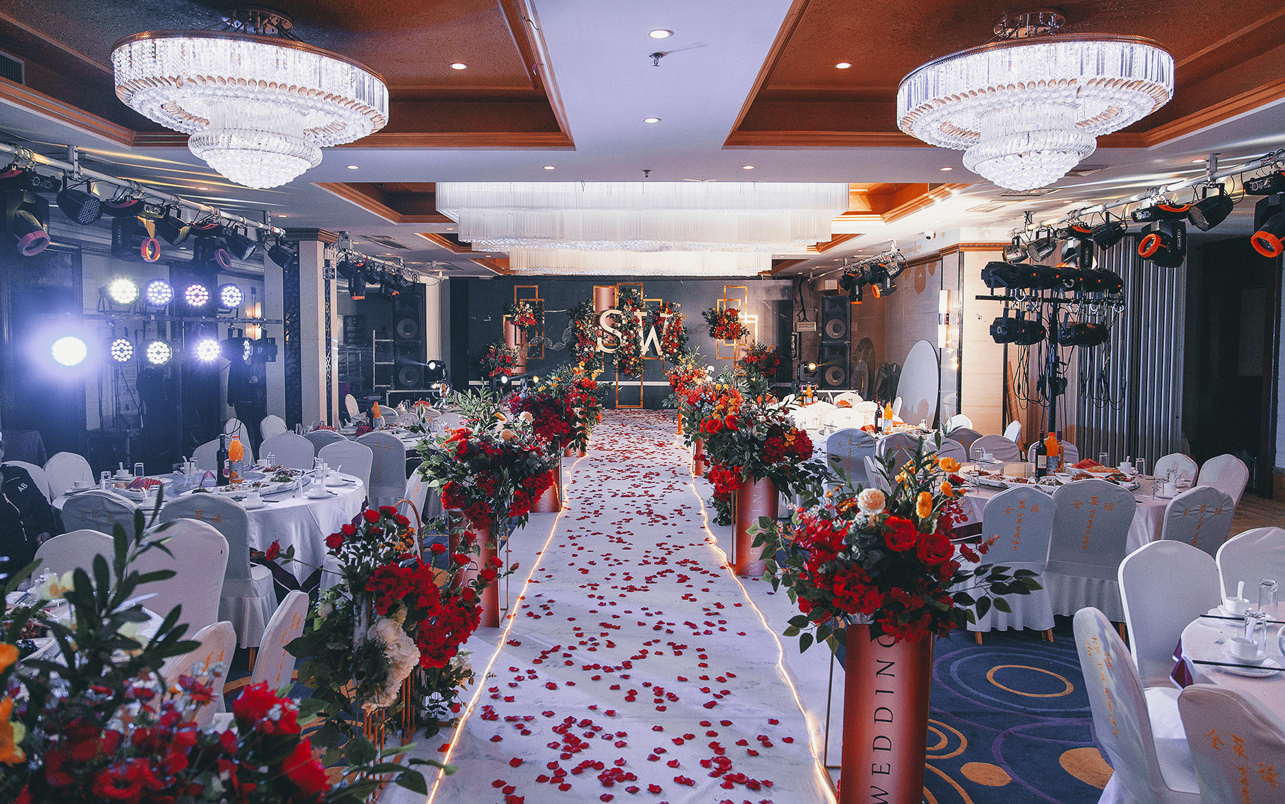 预算不足4000的撞色婚礼