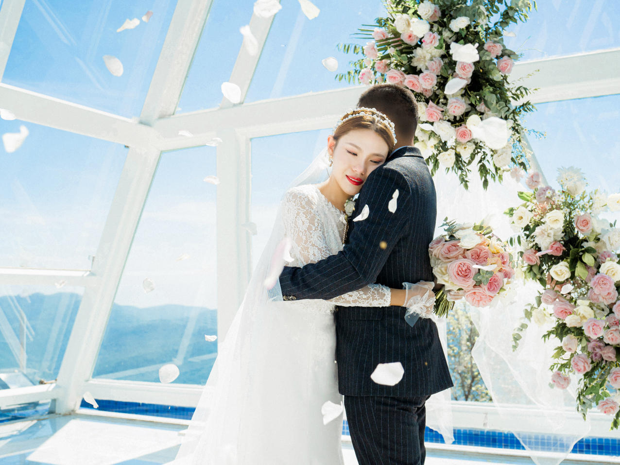 【一价全包】三亚临海教堂婚礼策划+布置+四大金刚