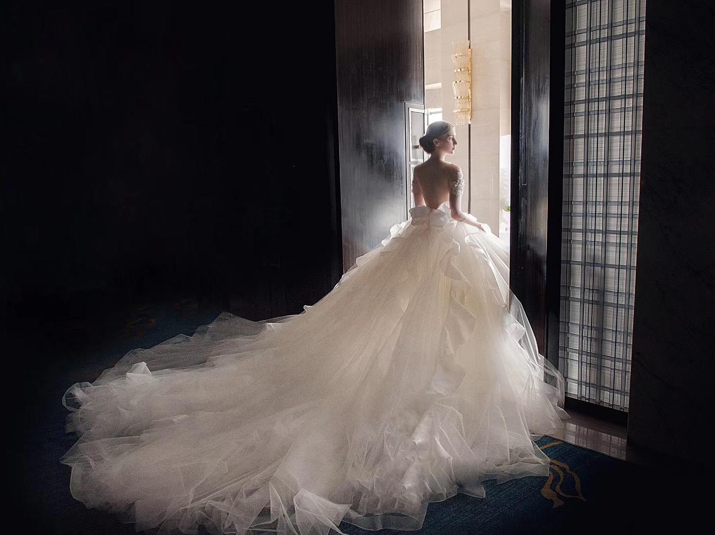 【完美租赁】五件套：秀禾+主纱+敬酒+伴娘+头纱