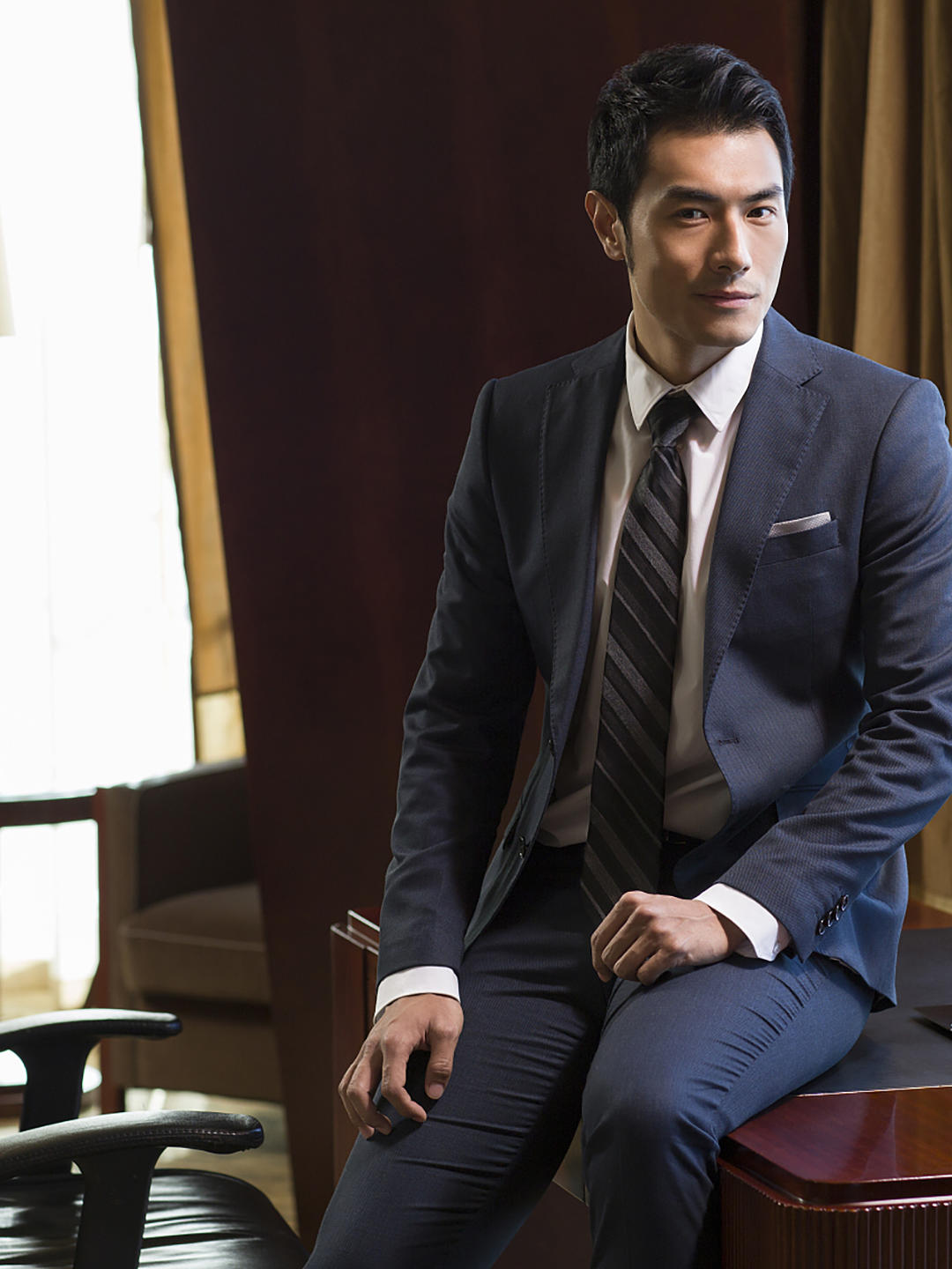 精致高贵男士宴会婚礼四件套西服/西裤/领带/口袋