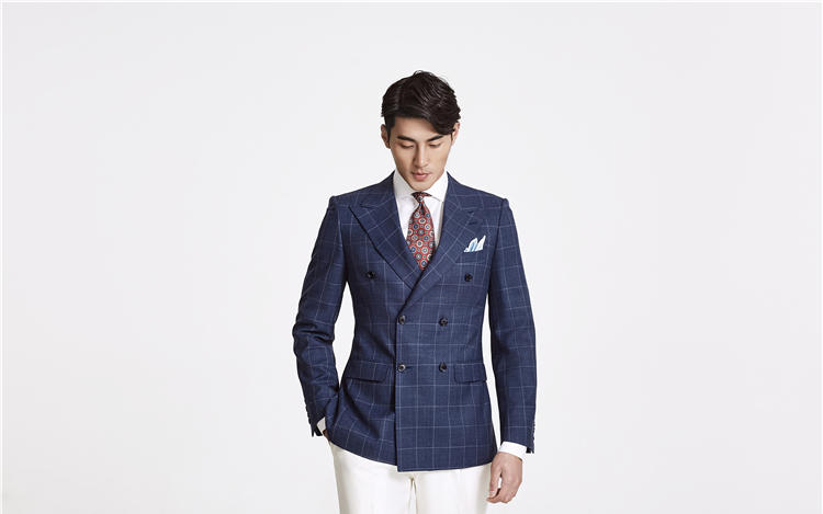 蓝色格纹双排扣西服展示照