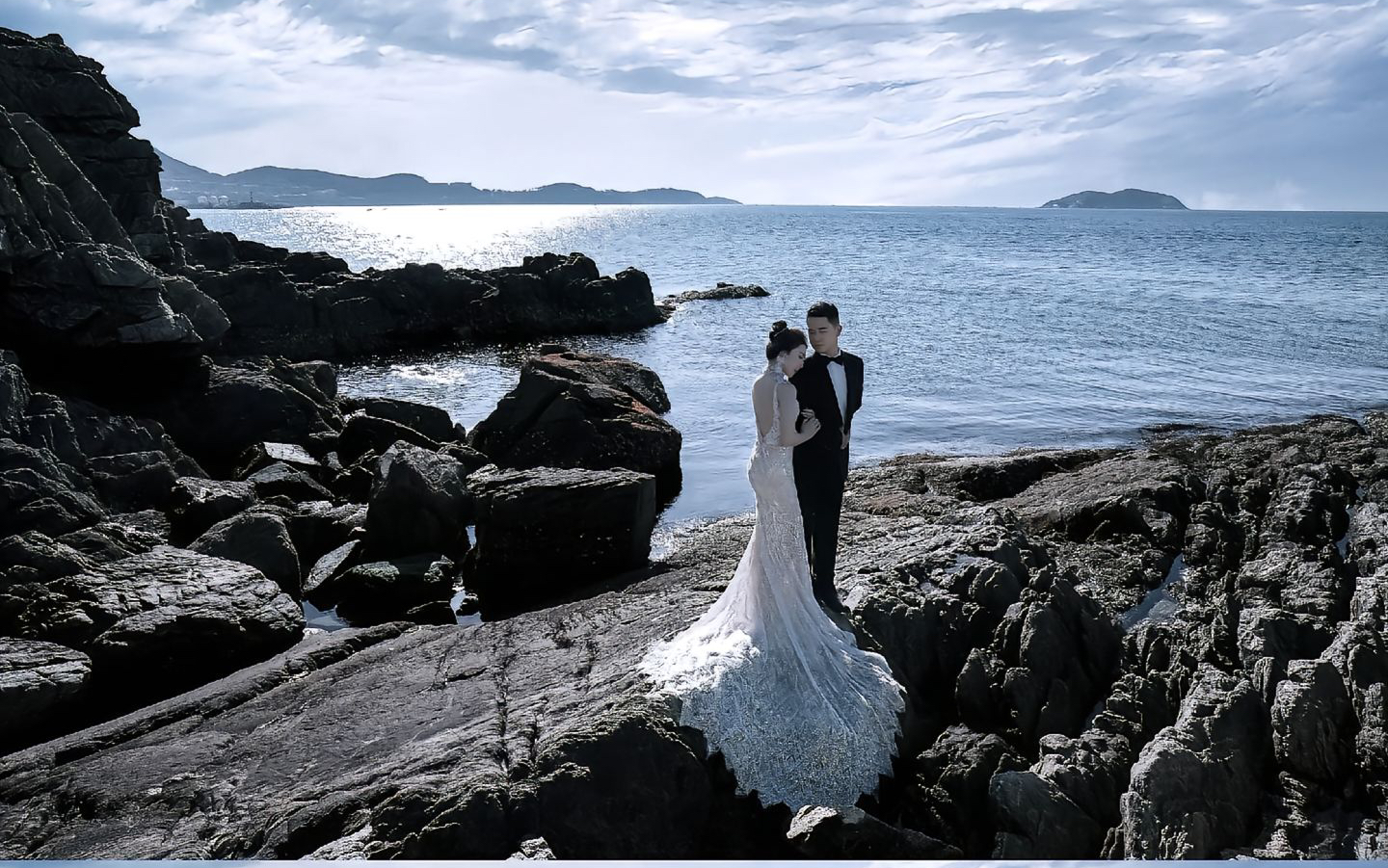 此刻，愛意隨海浪翻涌