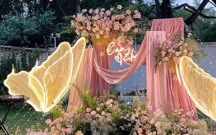 小预算草坪可爱婚礼定制