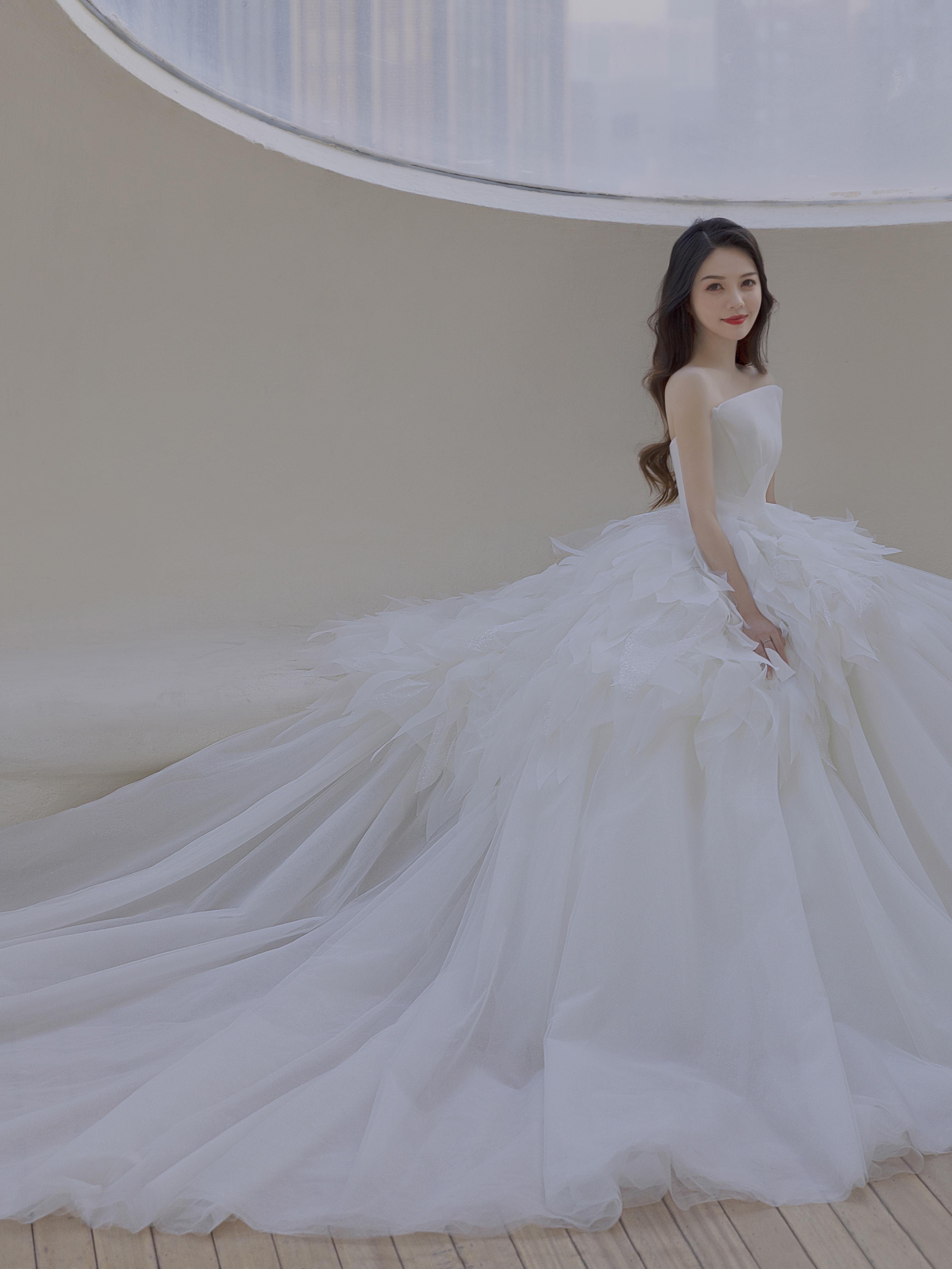 唯美天鹅湖婚纱，带你如梦境般婚礼