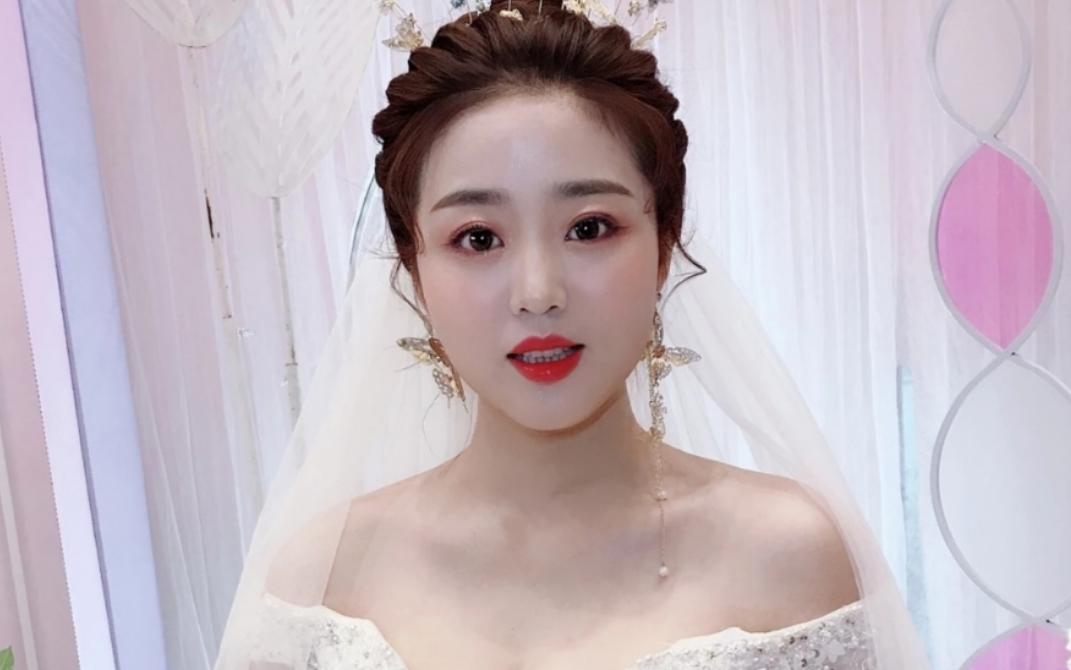 超值资深档｛唯美韩系｝新娘早妆+伴娘服