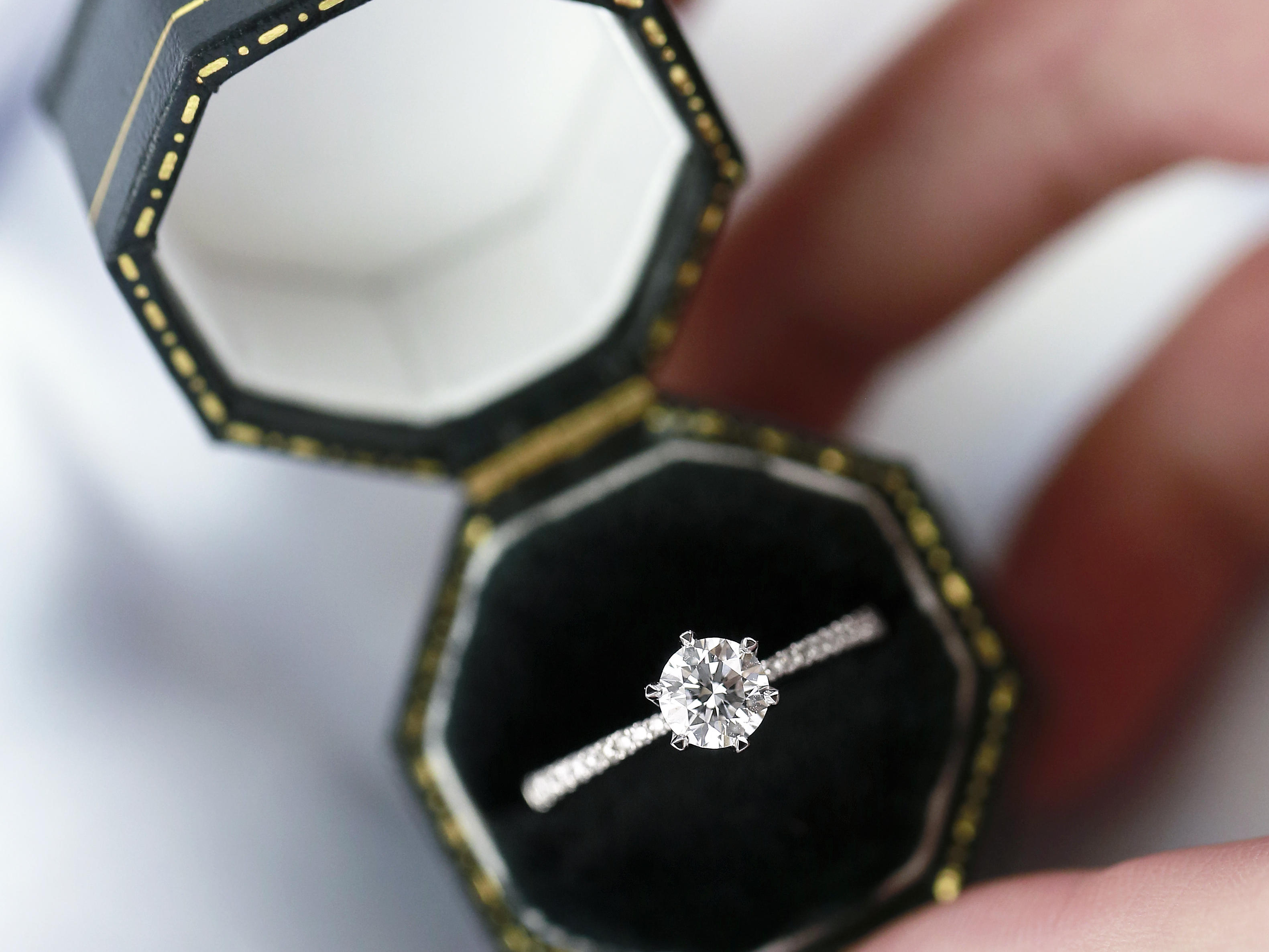 50分个性轻奢款钻戒《奥德拉》