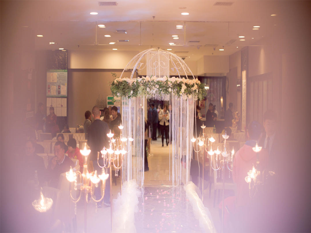 唯美大型高端仿真花墙喷绘造型