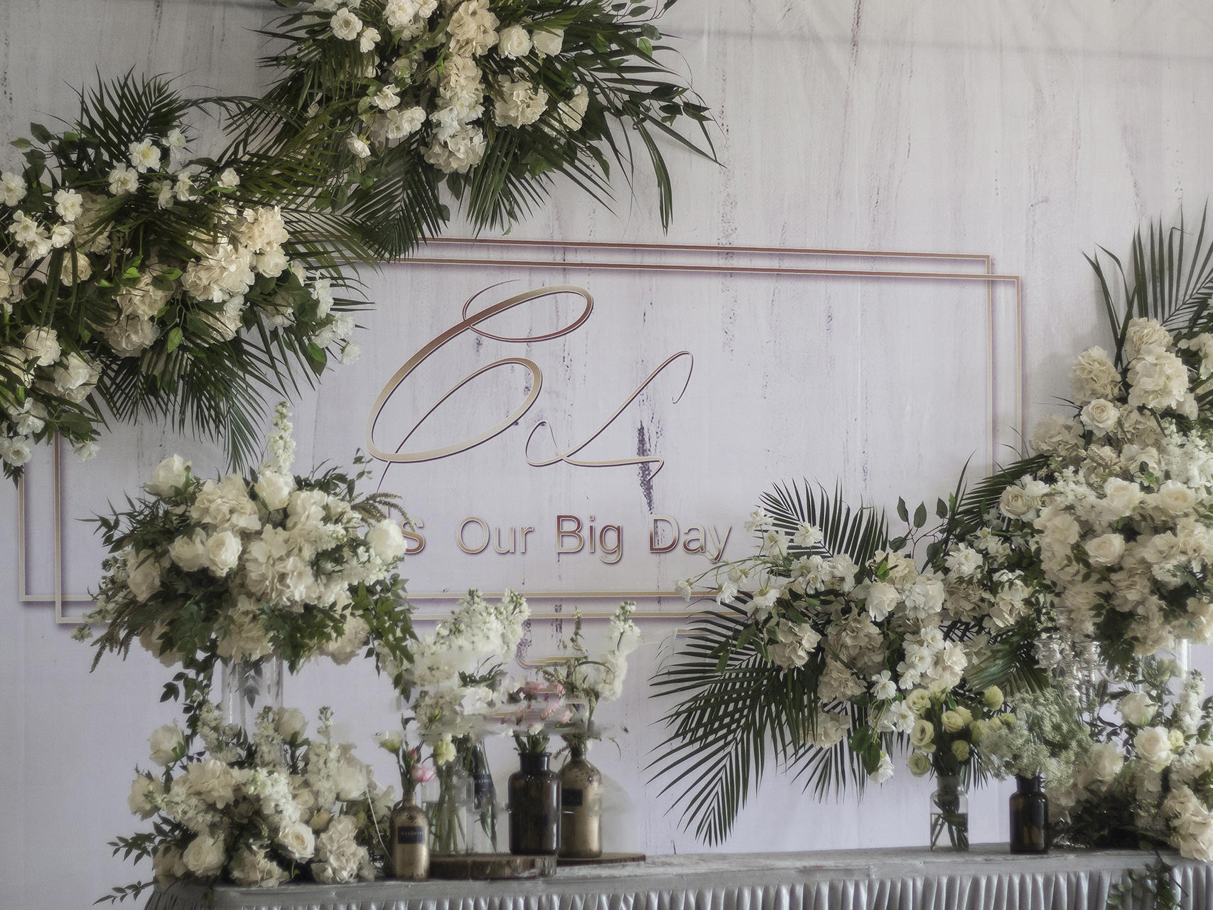 白色系婚礼  吊顶  超炫灯光