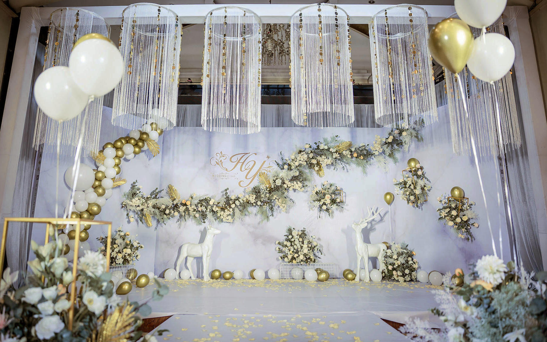 悠美嫁简约白金主题婚礼——“爱是遇见”