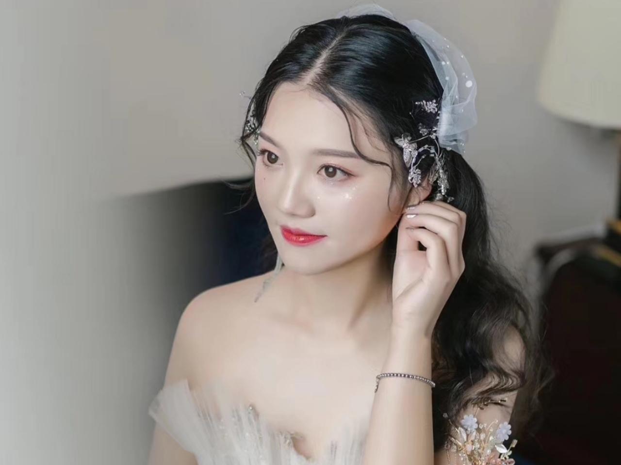 首席化妆师+新娘全天跟妆+6位亲友妆