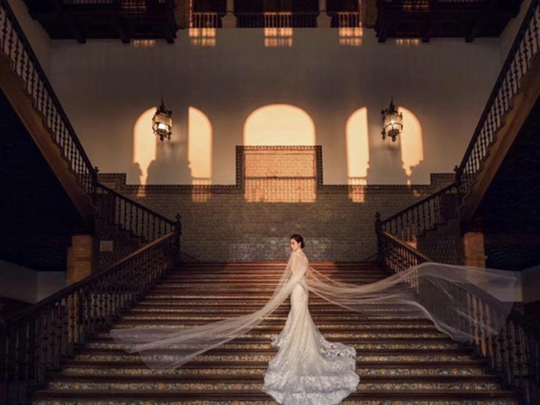 【即白婚纱·轻奢套餐】全场任意三件+跟妆+伴娘服