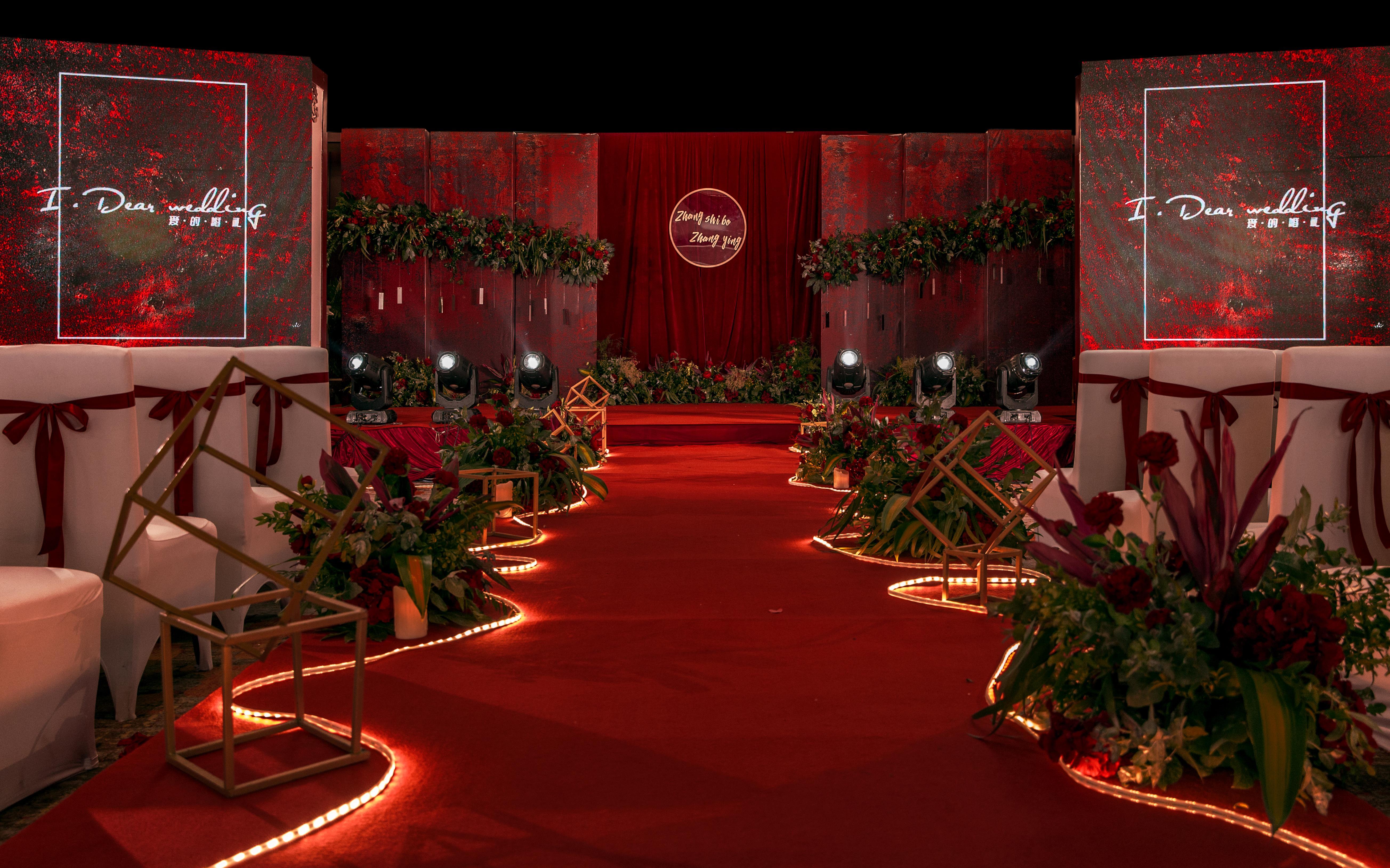 Fall in love 红金色简约