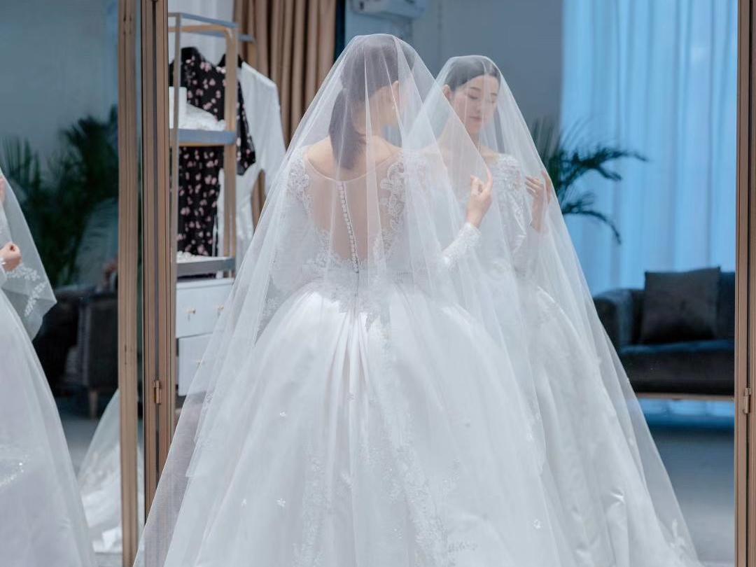 JOY新娘——特惠抢定婚纱三件套