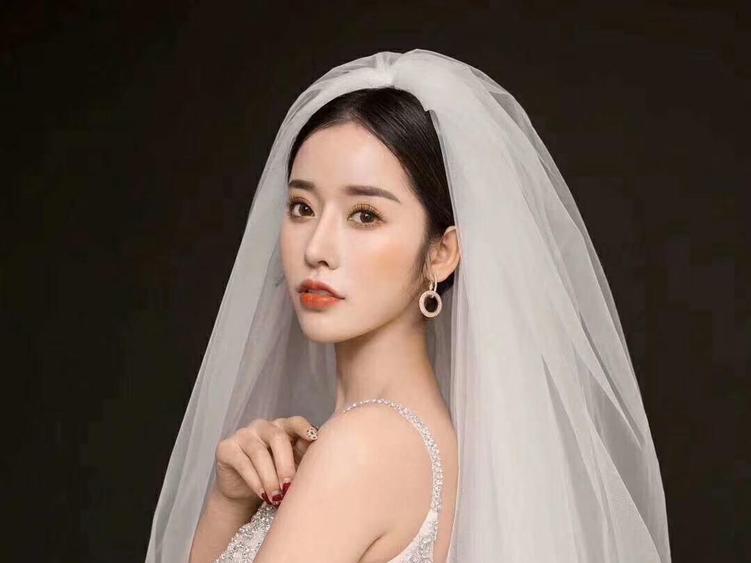 梦幻婚纱4件套+4套伴娘服+总监化妆团队