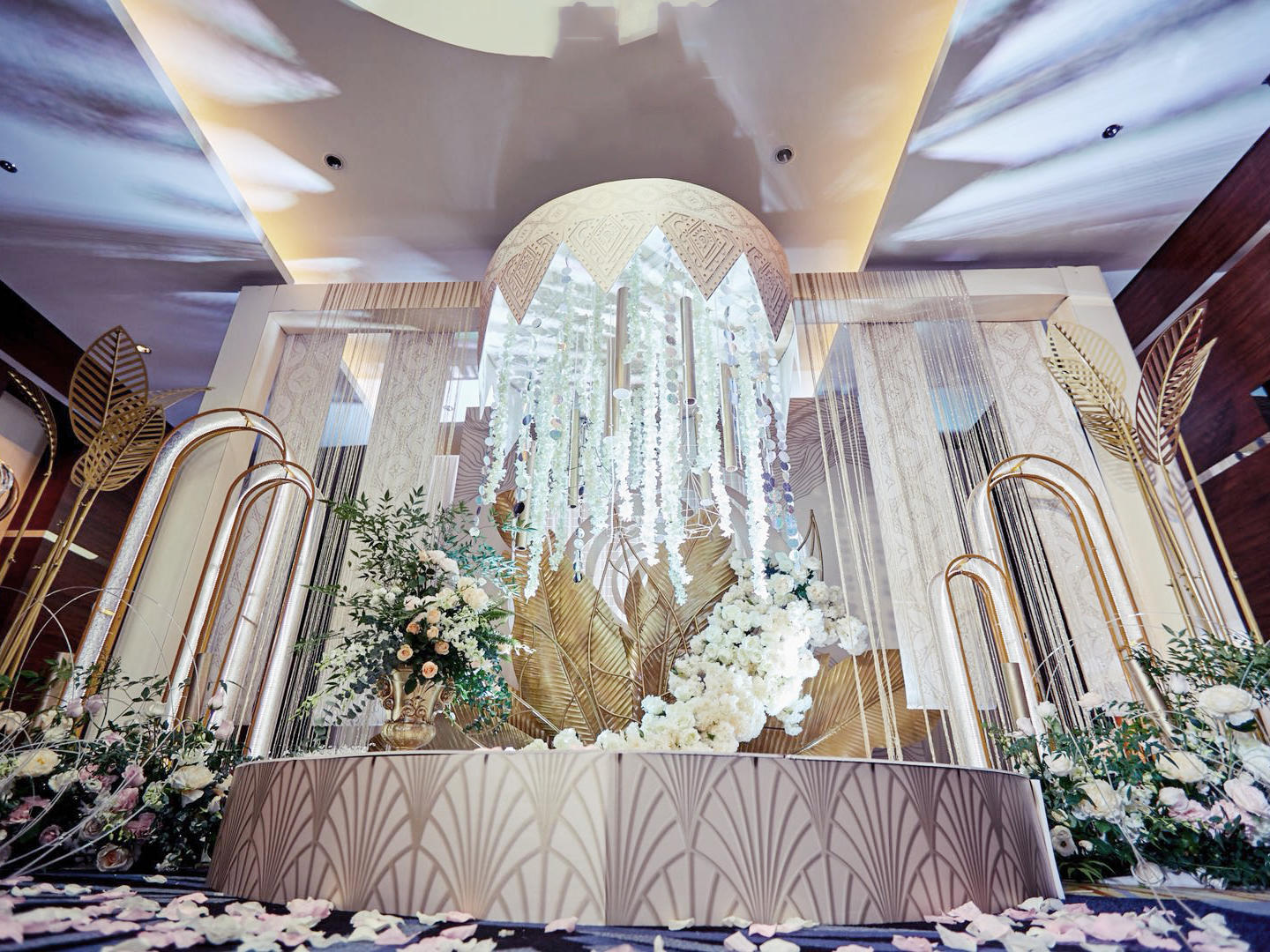 伊甸园高端婚礼明星套系：极光之恋