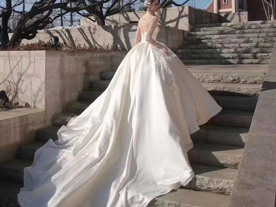 阳泉婚纱礼服租赁奢华拖尾套餐