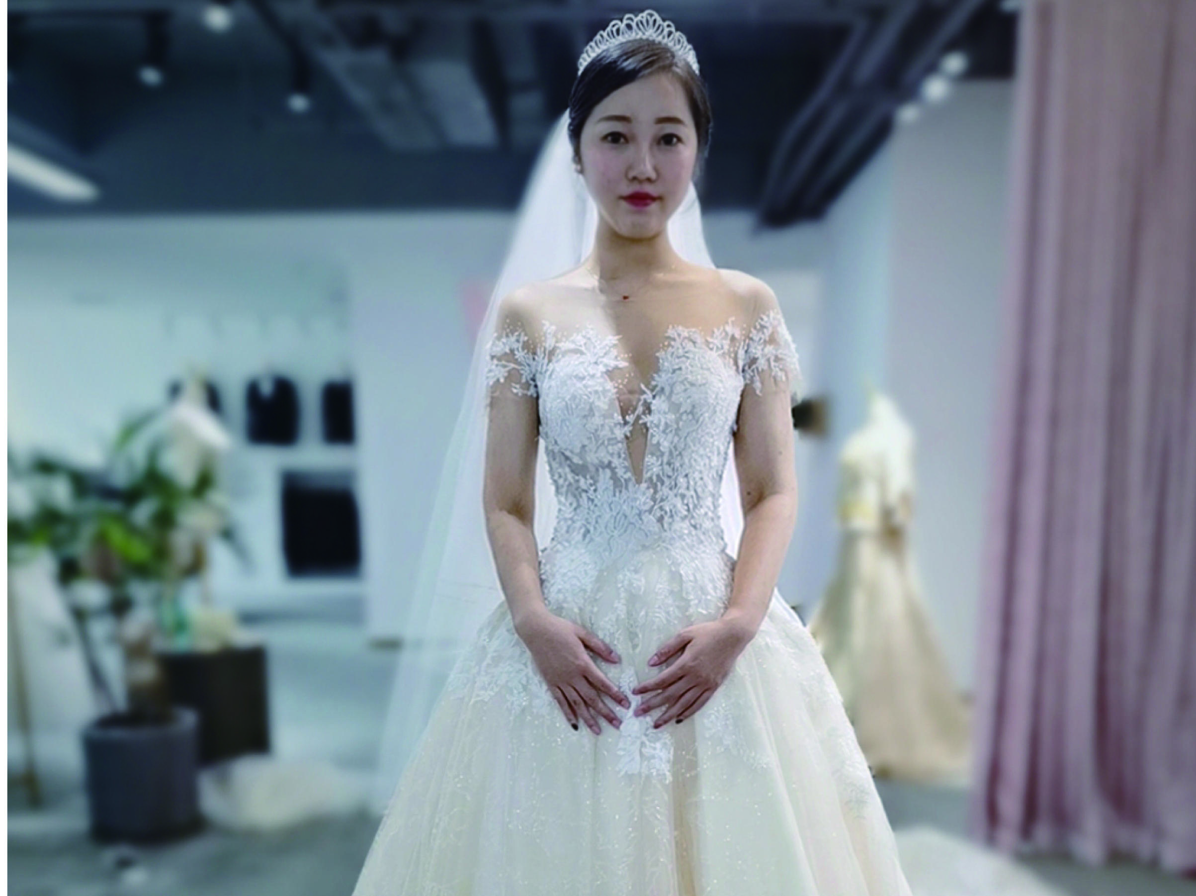 设计师品牌华丽三件套 赠送高级化妆师跟妆