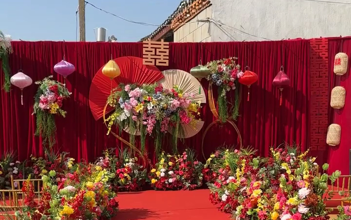 家门口的婚礼布置