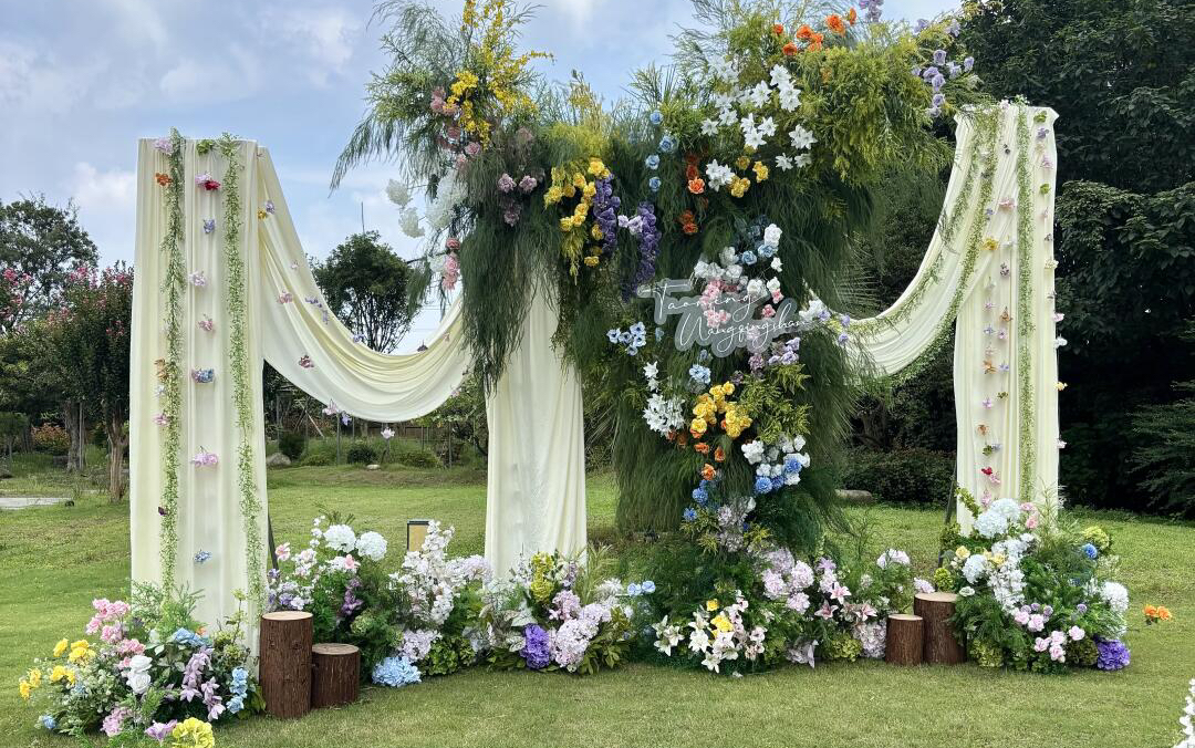 风与繁花赴约｜治愈系户外草坪婚礼