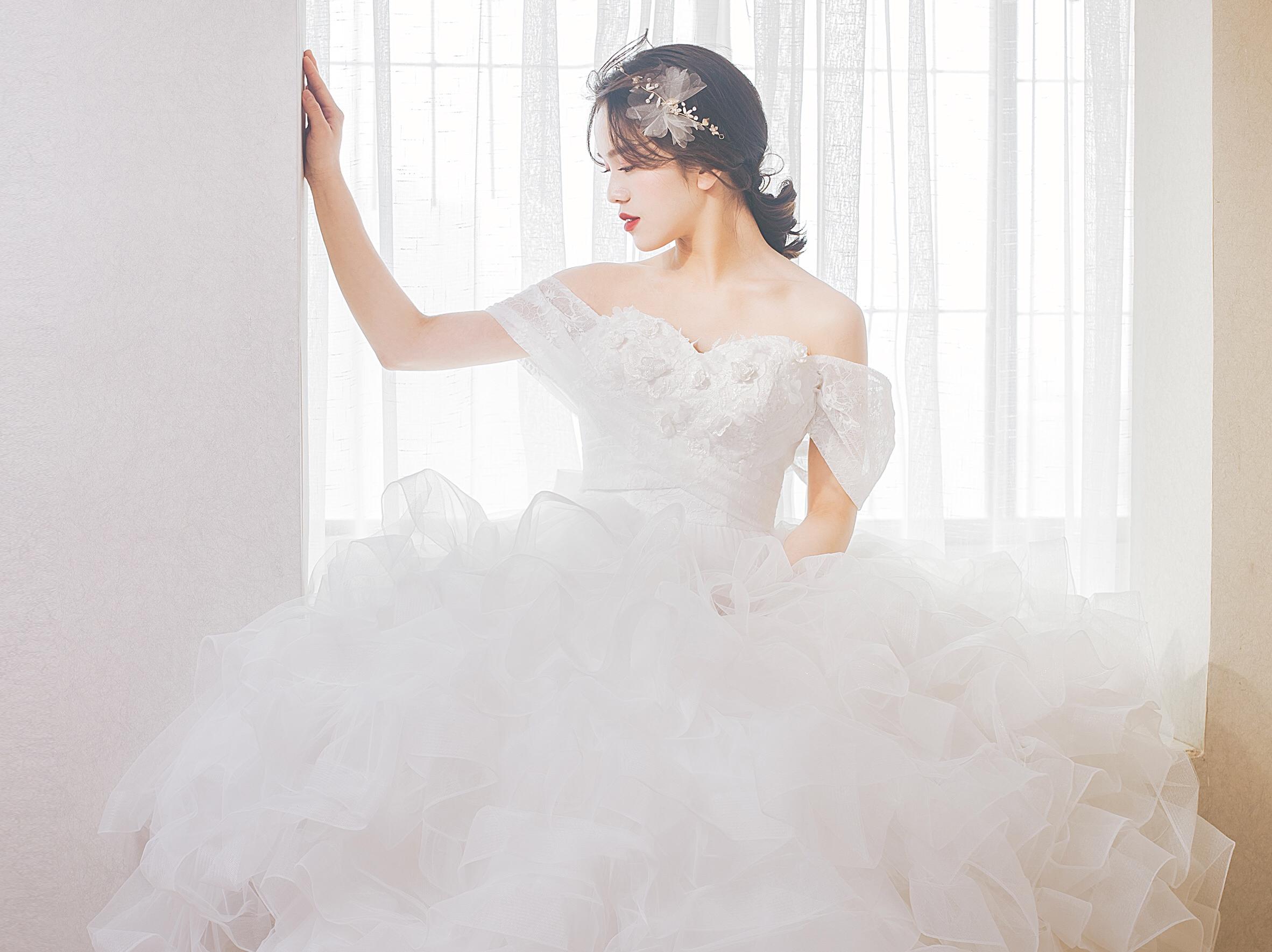 【胭白超值套餐】主纱+秀禾+敬酒服11件套+跟妆