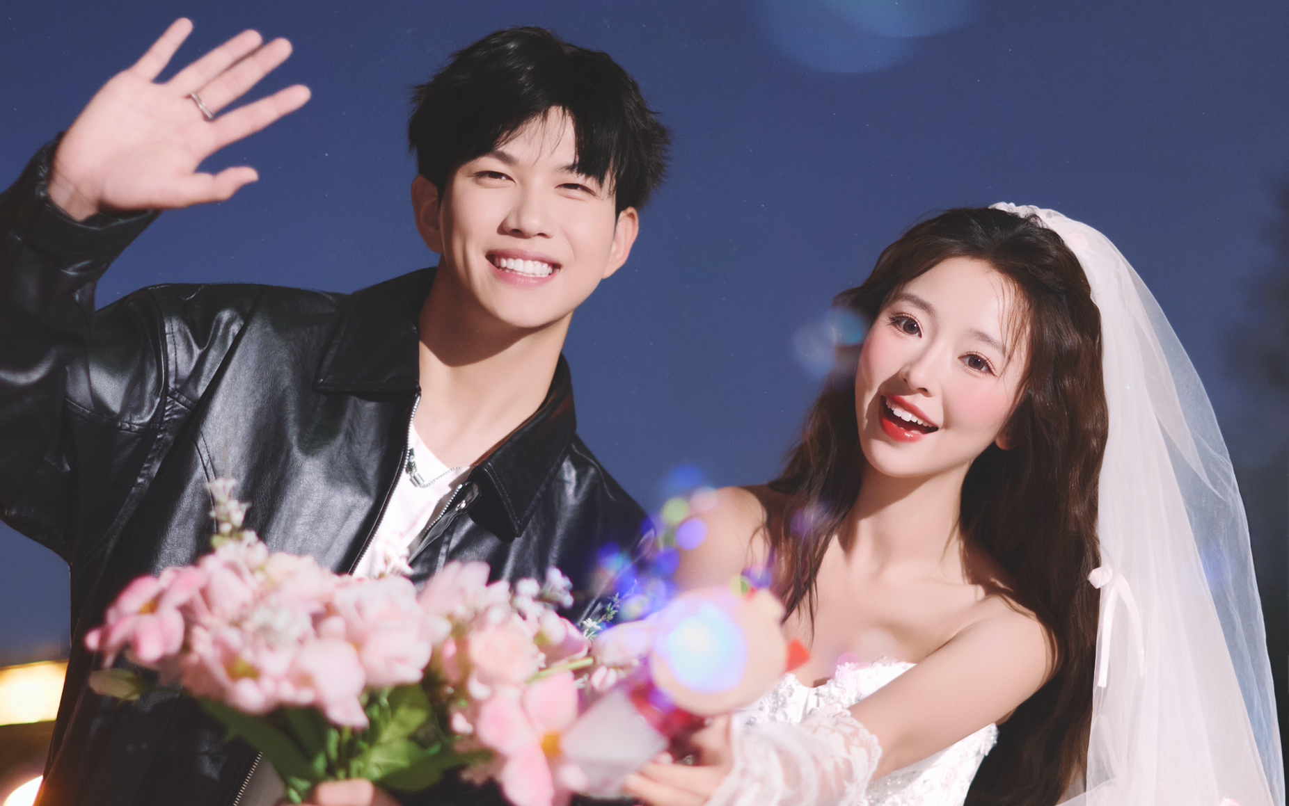 00后超爱的活人感夜景街拍婚纱照