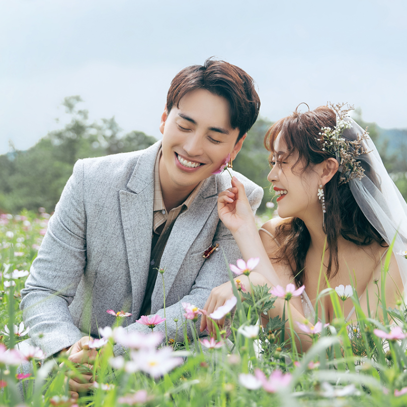 小清新简约室内婚纱照 4套服装 底片全送