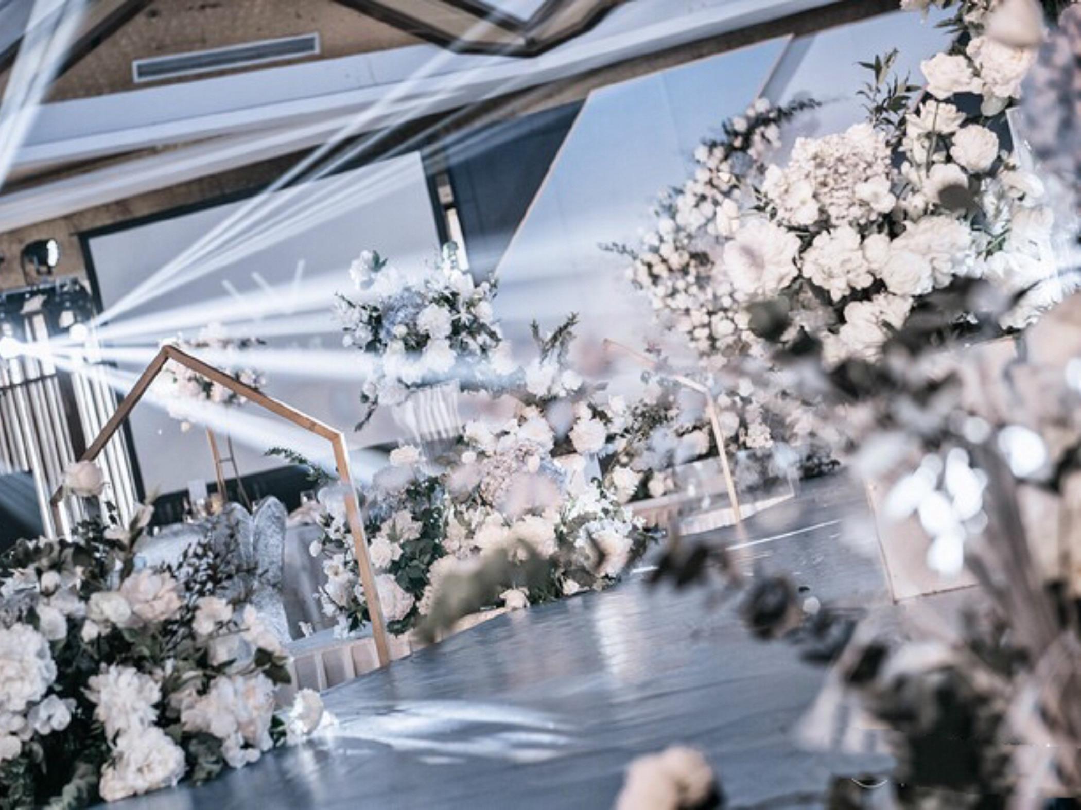 莫兰迪蓝色+全场花艺装饰