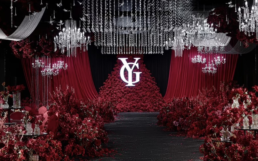 《微醺》紅瀑花墻映襯水晶穹頂優(yōu)雅氣質(zhì)婚禮