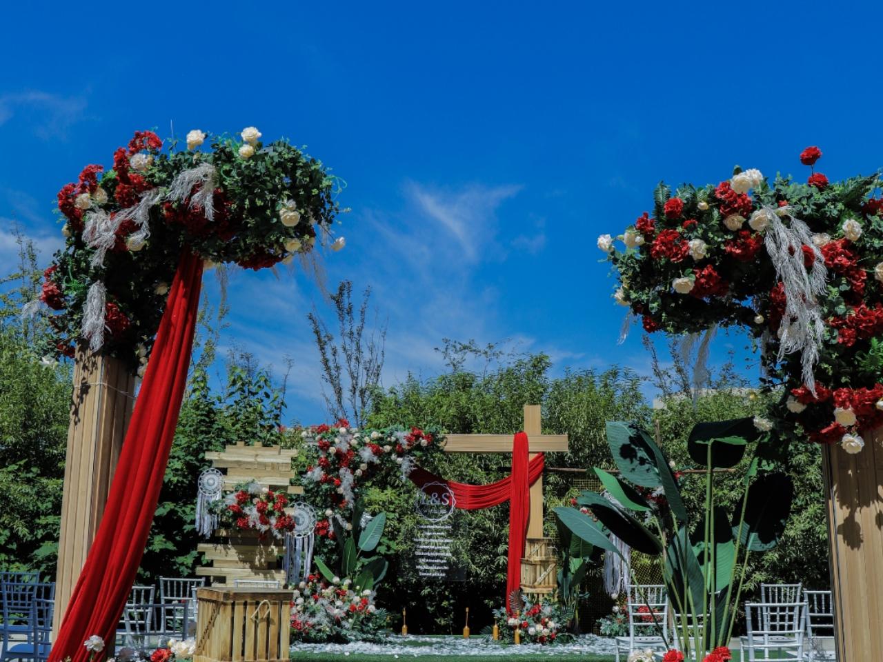 9800就能来一场这么精致的草坪婚礼并含四大金刚