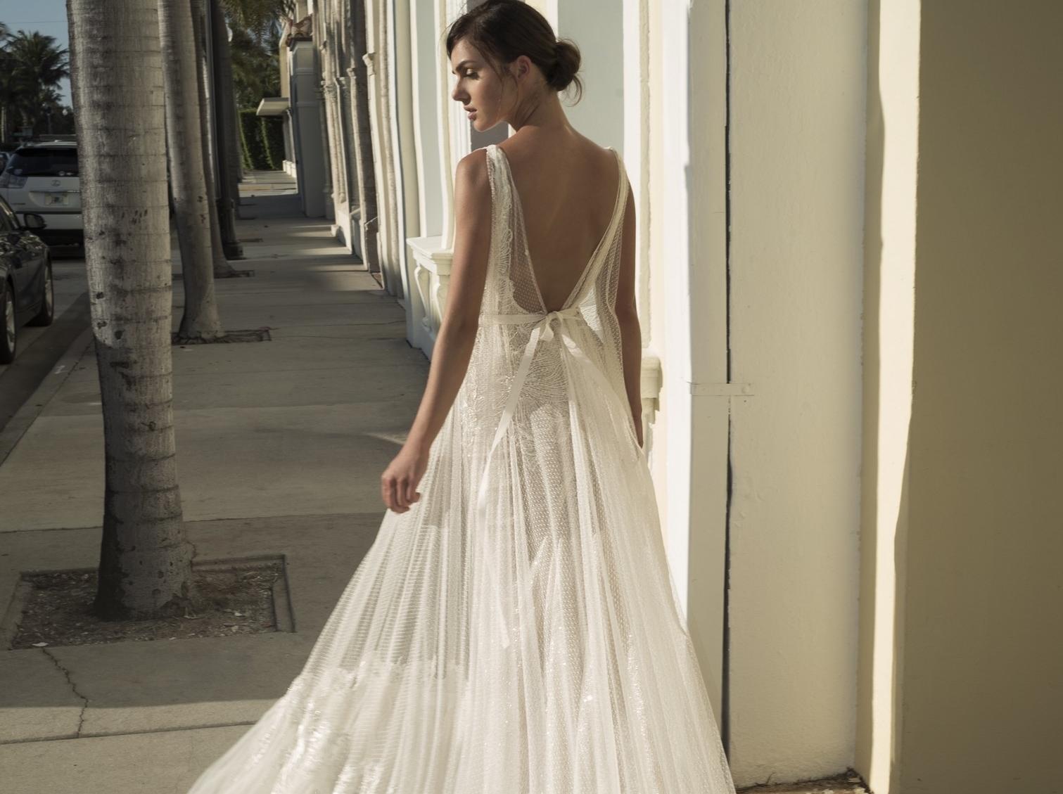 秀禾+仪式纱+敬酒服+中式新郎+伴娘伴娘服+首饰