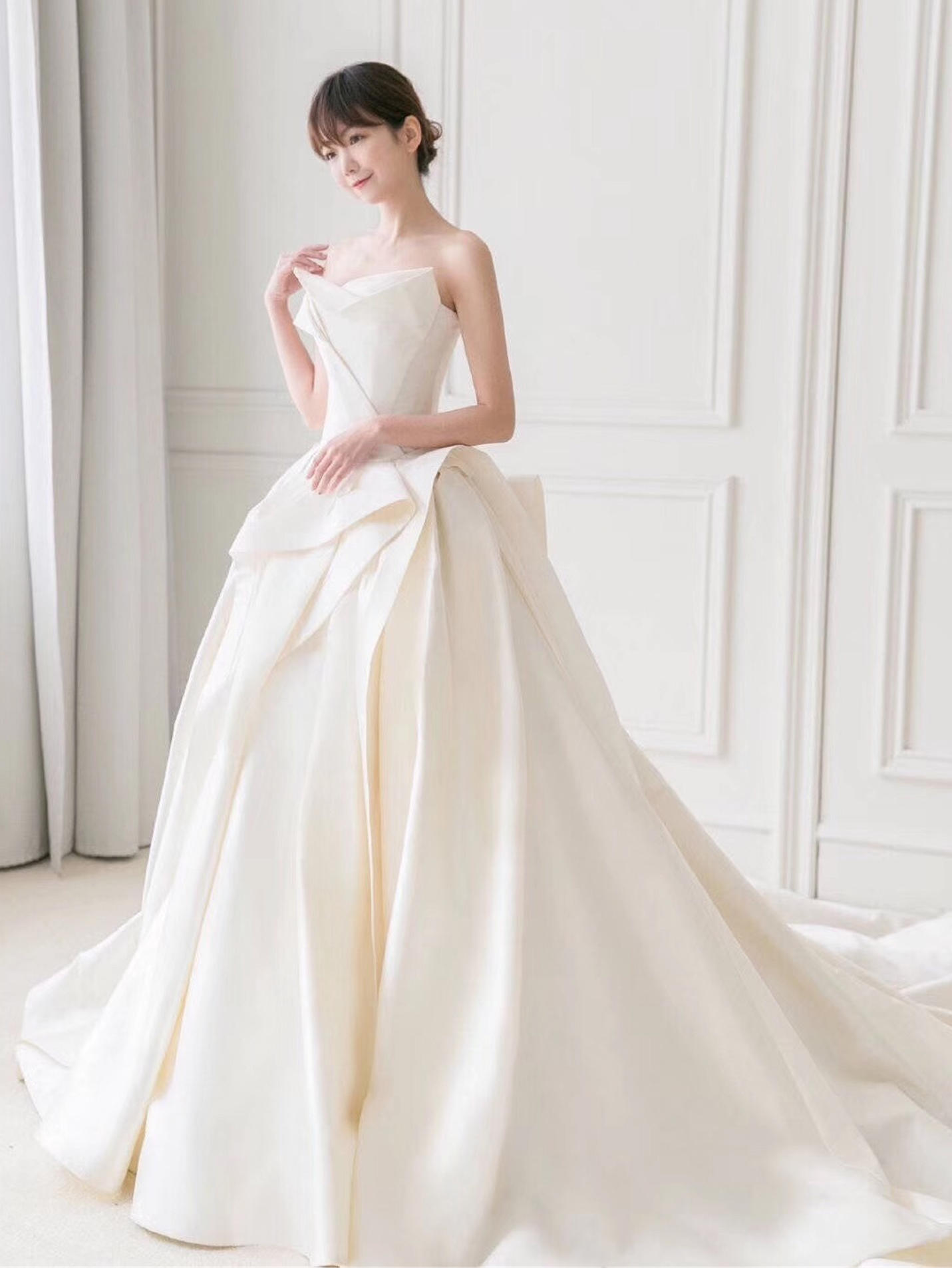 【超值租赁】轻奢简约一字肩长拖尾