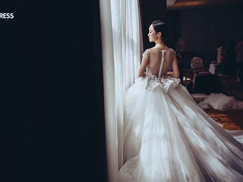 【超值组合】婚纱秀禾礼服7件组合+3组妆面造型