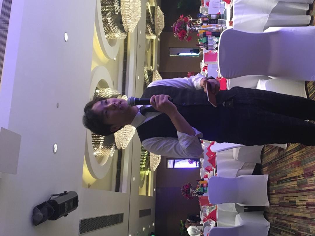 JC【轻松不煽情|担任过某800万婚礼现场顾问】