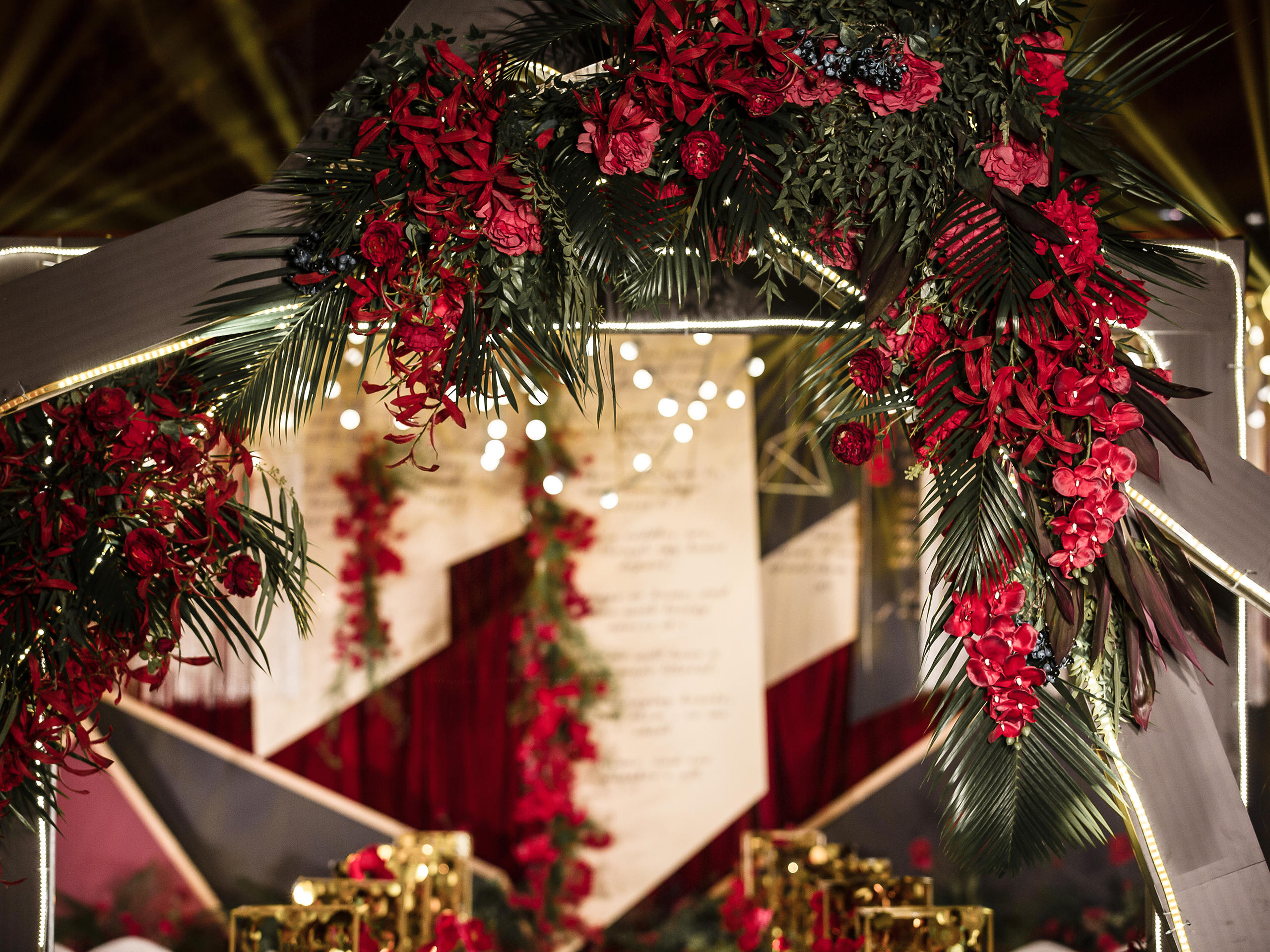 复古色 勃艮第红与现代黑的碰撞