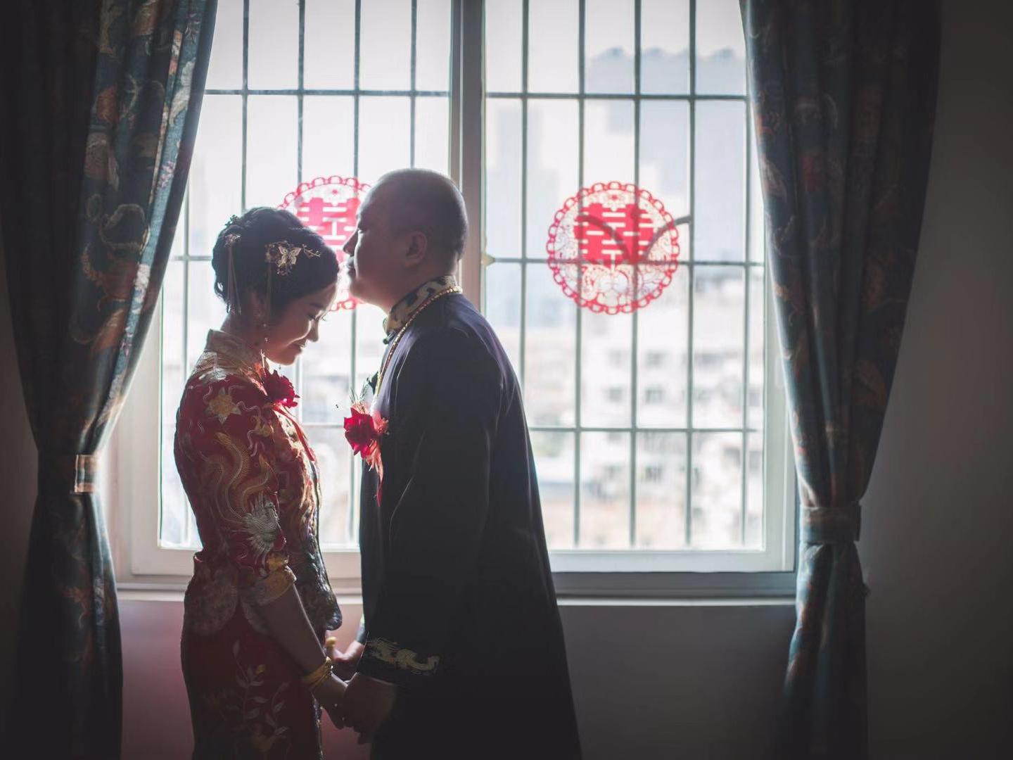 化妆师全天跟妆+一位伴娘妆+两个妈妈妆