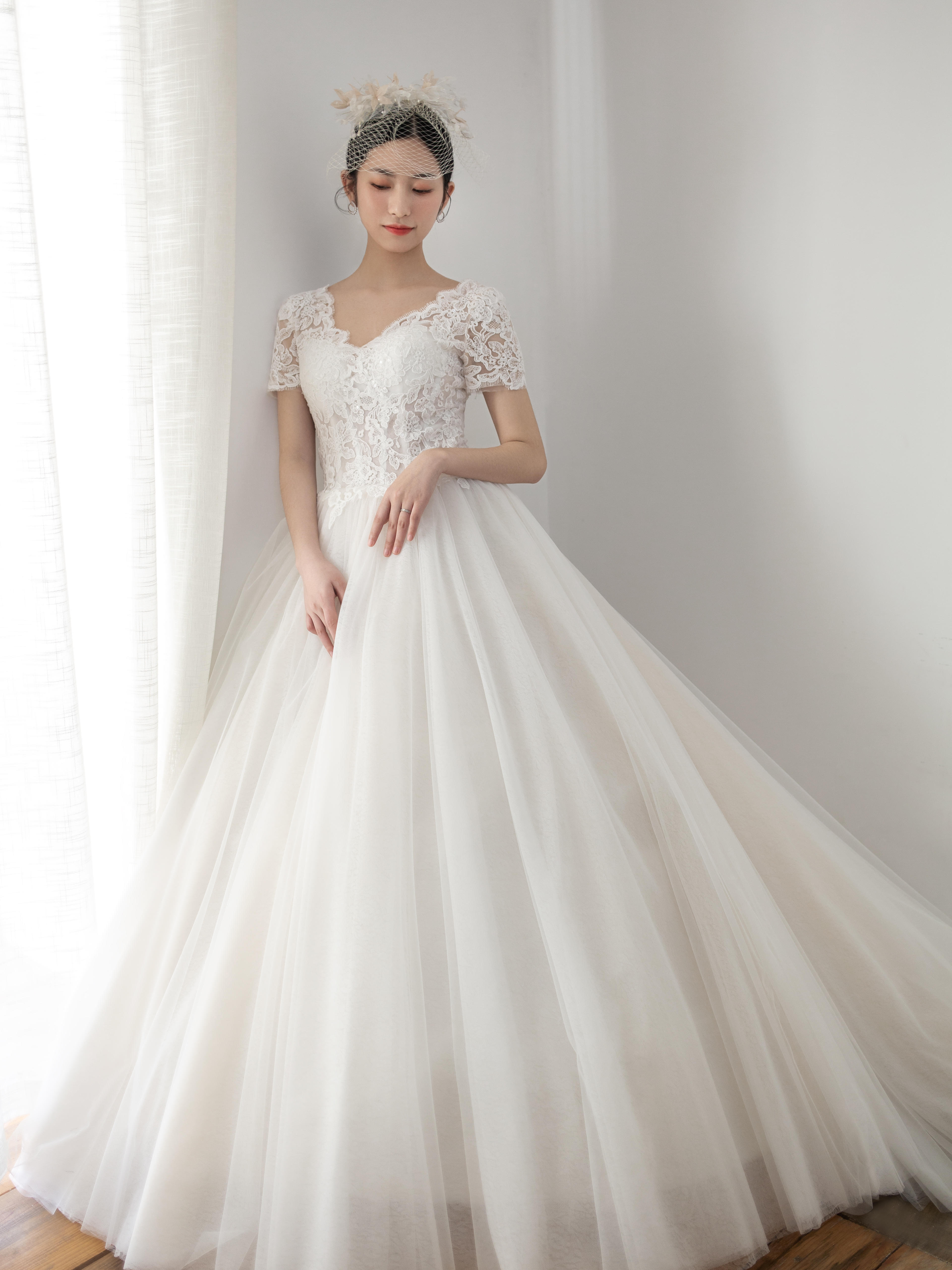 简约气质蕾丝V领小拖尾仪式纱＋中式嫁衣，超值套餐