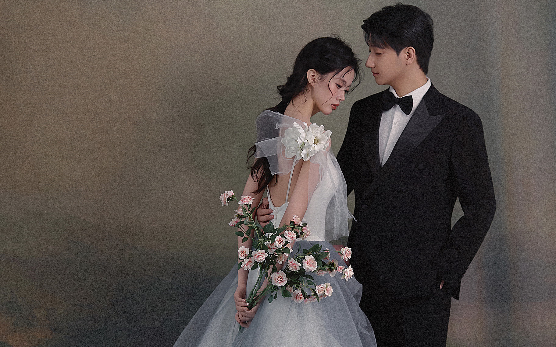 浪漫碰撞｜令人沉醉的复古雾霾蓝婚纱照