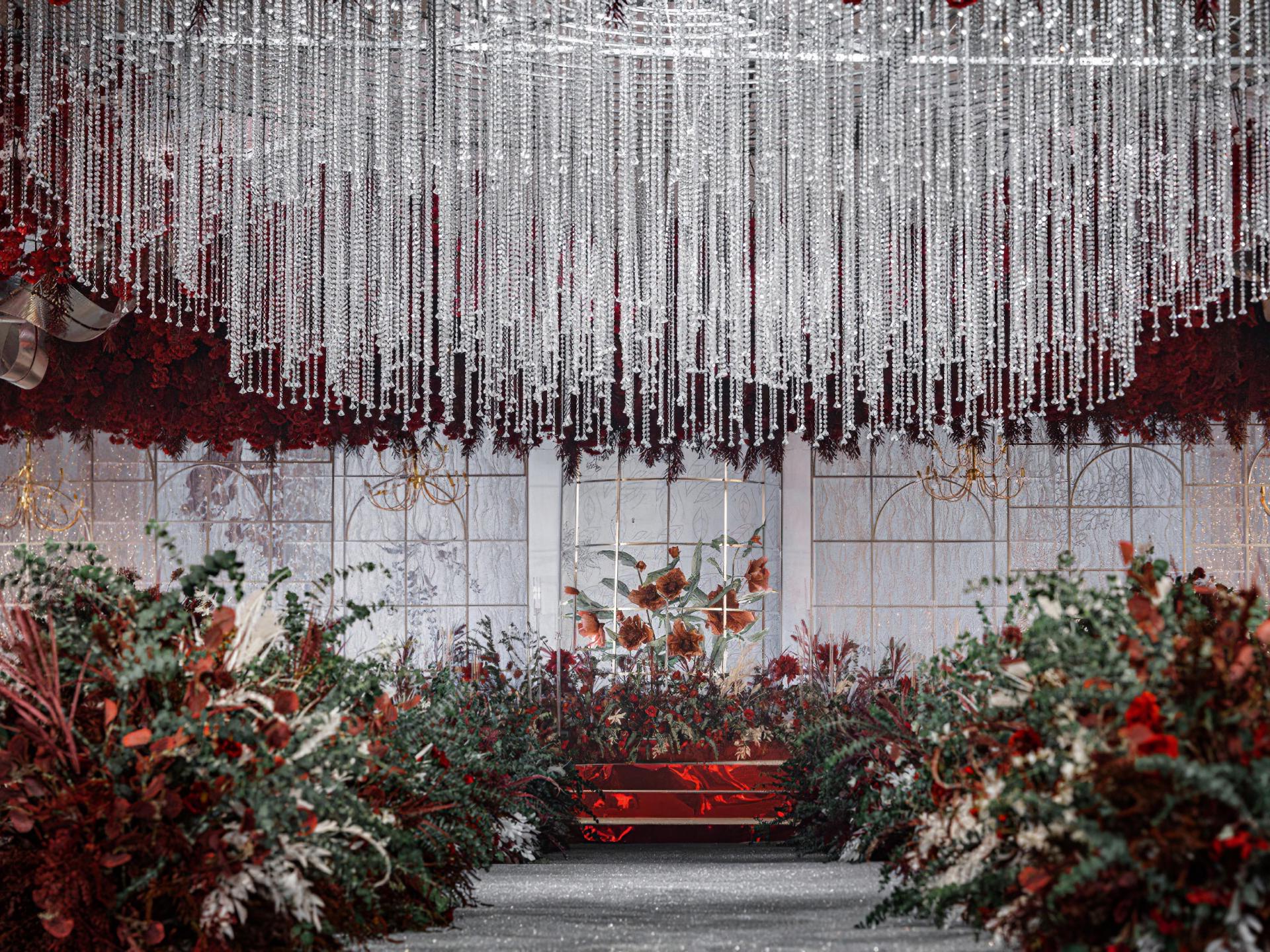 【限时秒杀】水晶红白色系吊顶婚礼签单有礼