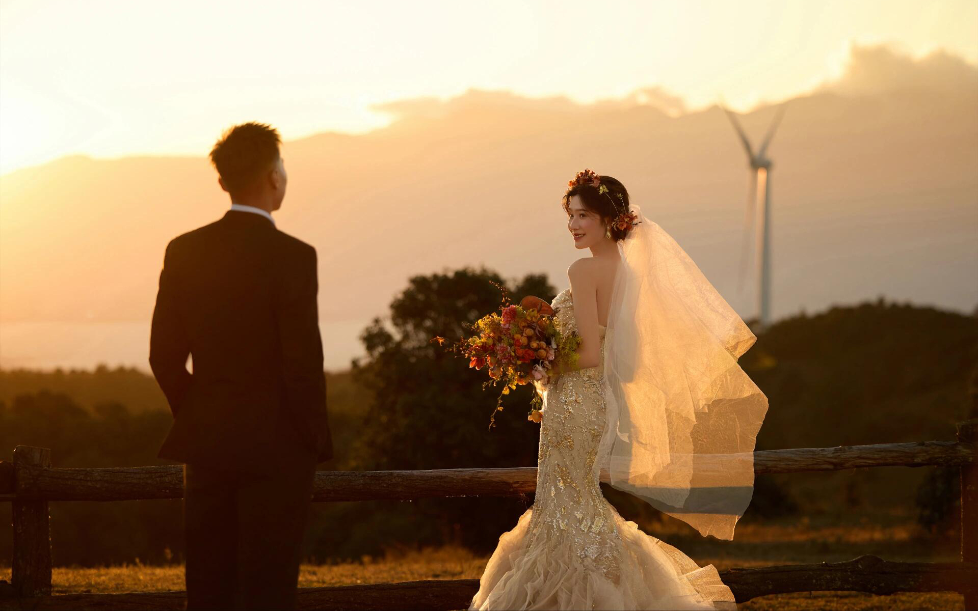 当霞光漫过风车山，带你领略电影级的氛围感