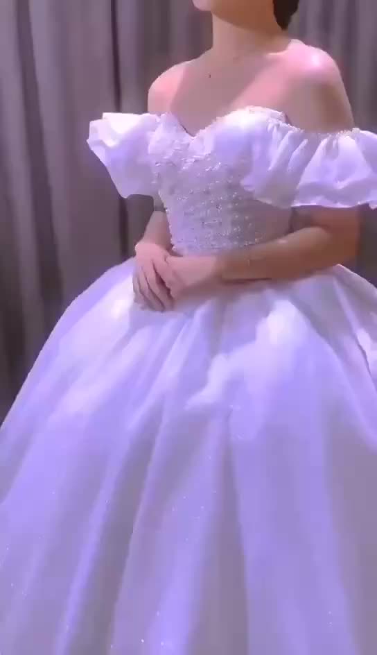 2580婚礼当天礼服跟妆全包套餐