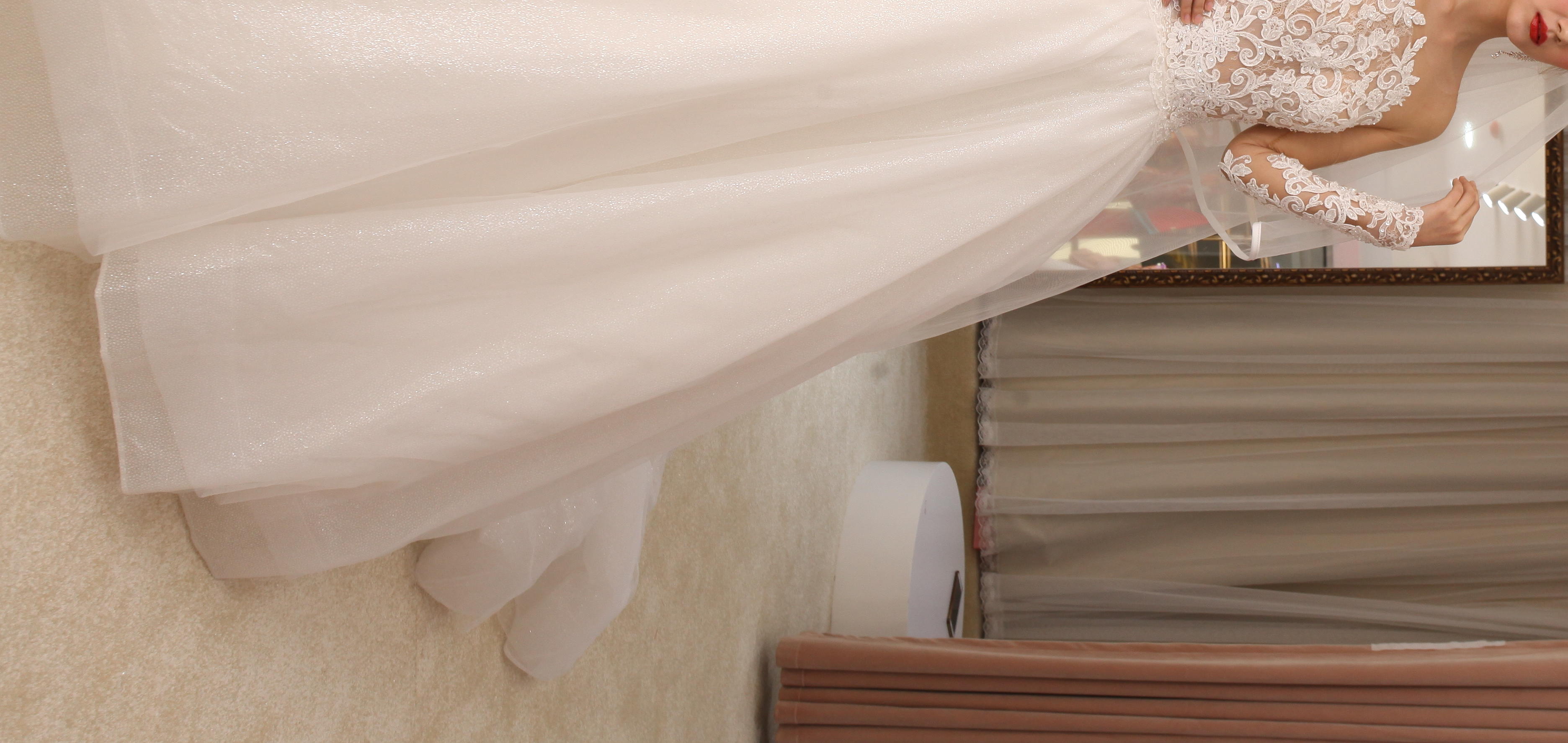 2019年新款大拖尾主纱