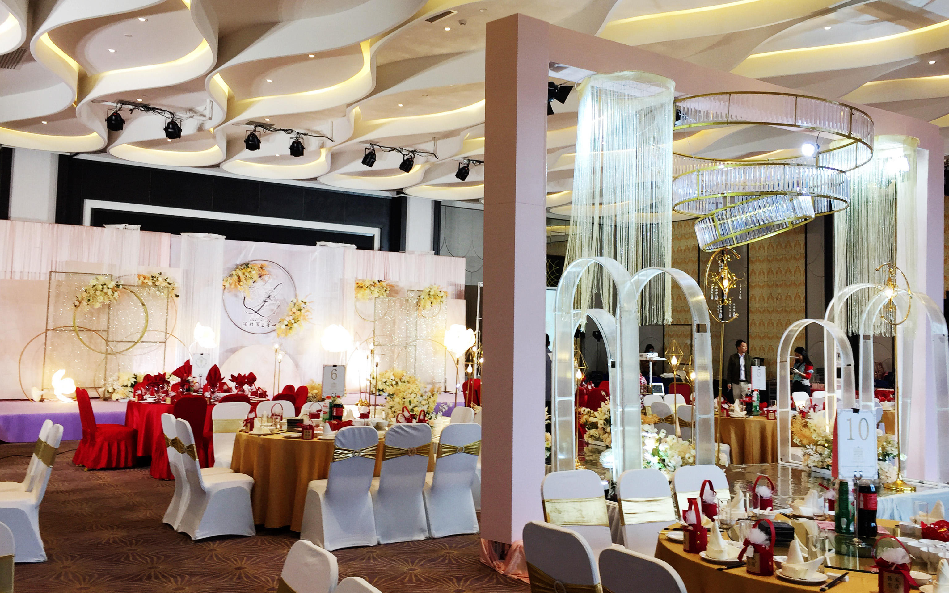 Meena｜一场以温暖时光的香槟色主题婚礼