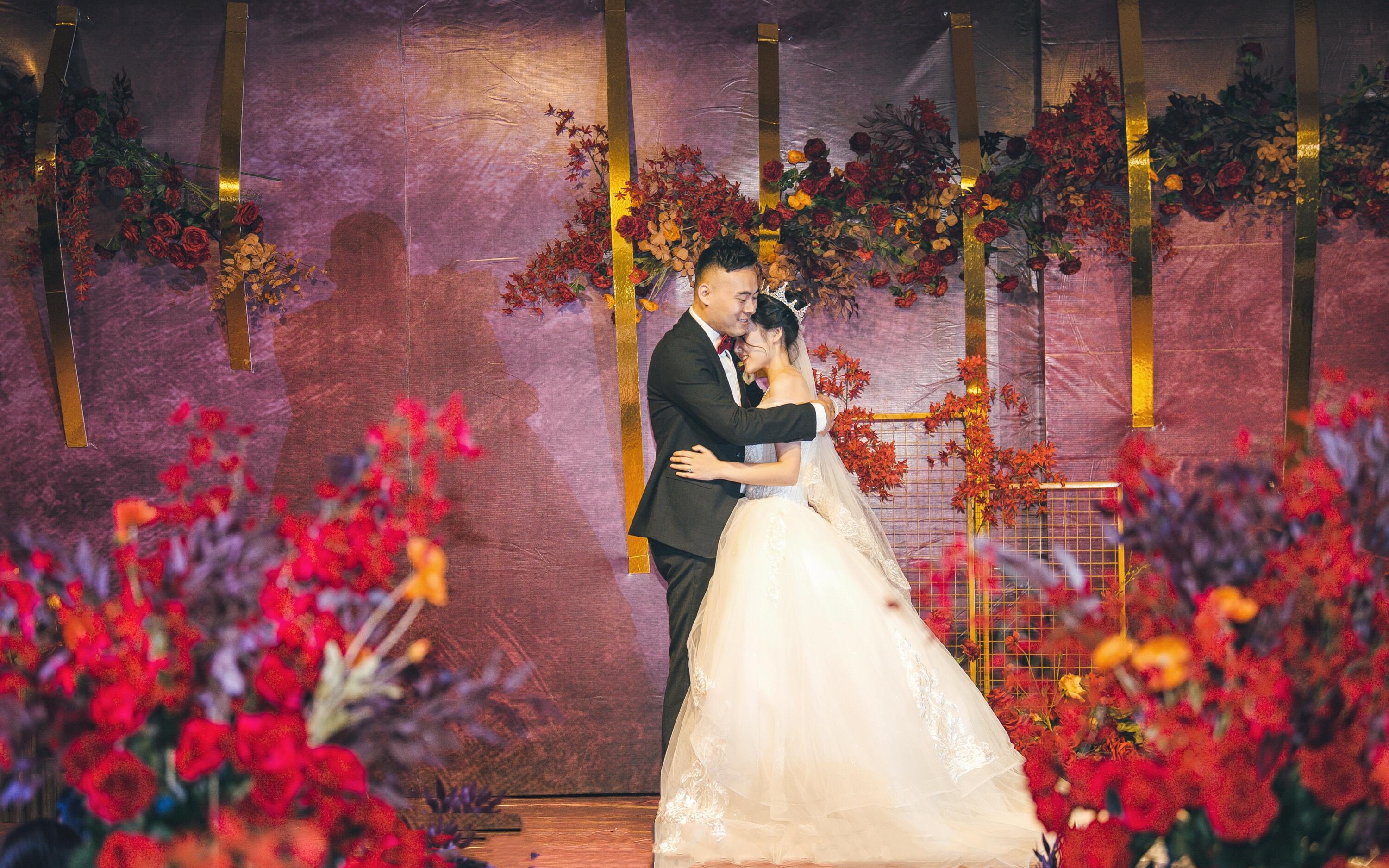 勃艮第红色系婚礼  戴南嘉廷华酒店