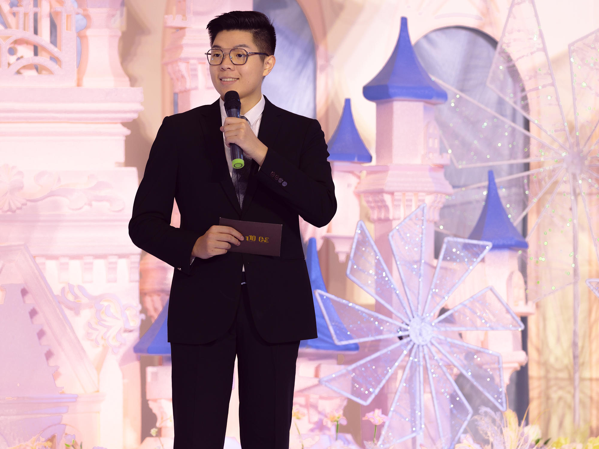 【活力阳光·旭豪】专注执行服务，轻松愉快